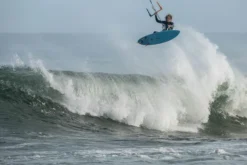 F-One Tubekite BANDIT S3 B - FLAME / GLACIER 2022 11 F-One Tubekite BANDIT S3 B - FLAME / GLACIER 2022 -Günstiges Board Neo Geschäft BAJA F ONE2122 NH4A2944 MattGEORGES 19 jpg