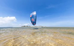 Duotone Tubekite Evo C18:light-grey/blue 2023 -Günstiges Board Neo Geschäft Evo Duotone Kiteboarding action pictures4 54 jpg