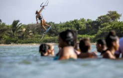 Duotone Kiteboard Soleil SLS 2022 -Günstiges Board Neo Geschäft Soleil SLS Duotone Kiteboarding Paula Novotna action pics2 5 jpg