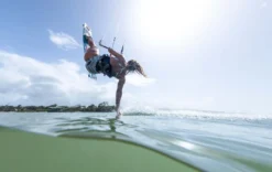 Duotone Kiteboard Soleil SLS 2022 -Günstiges Board Neo Geschäft Soleil SLS Duotone Kiteboarding Paula Novotna action pics3 5 jpg